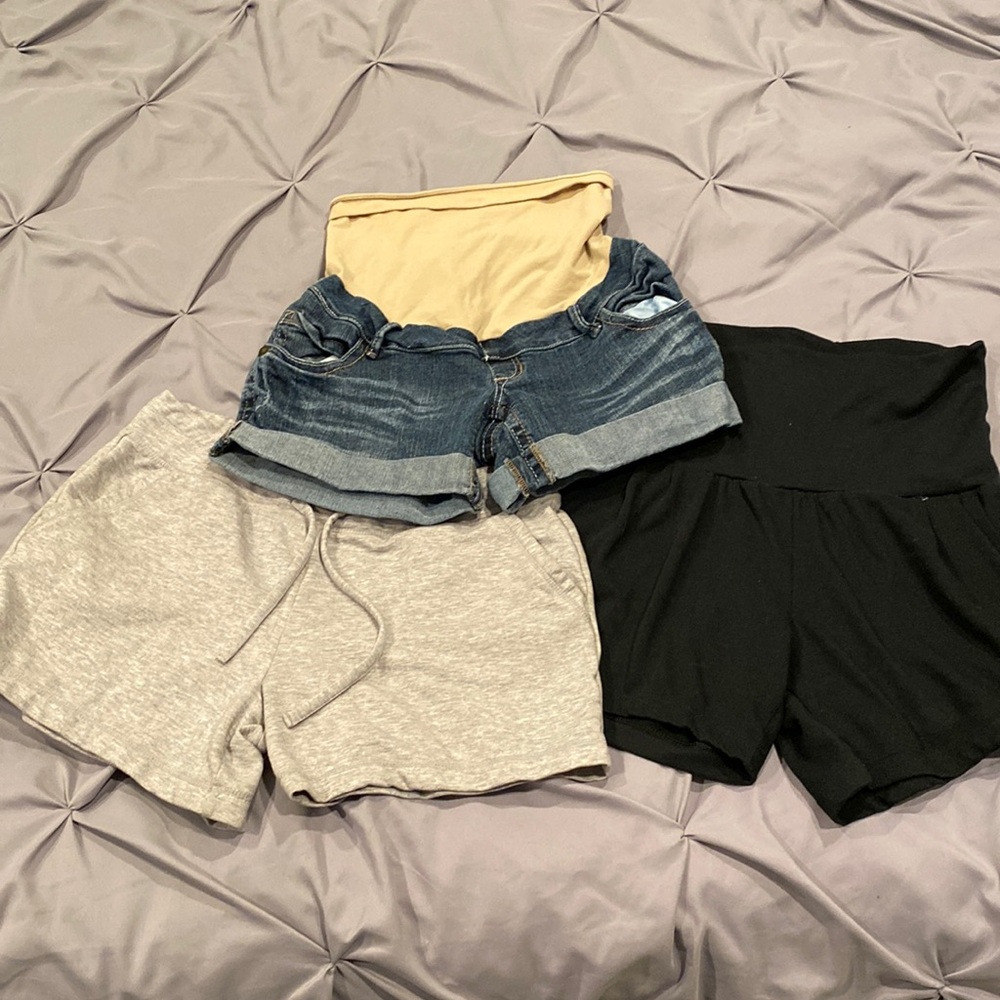 Cute Maternity shorts. Size S/M in great condition. Nike & more